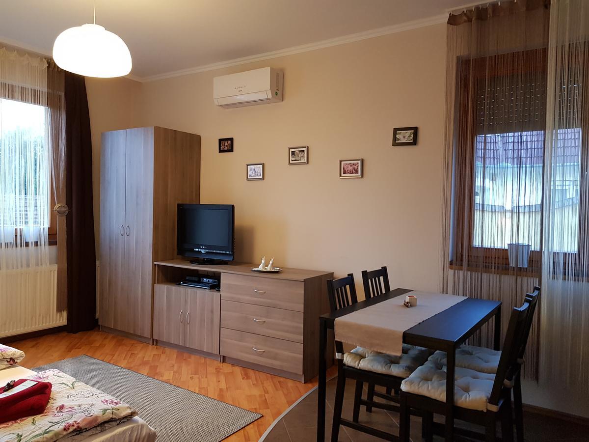 Magnolia Apartman Gyula Exterior photo