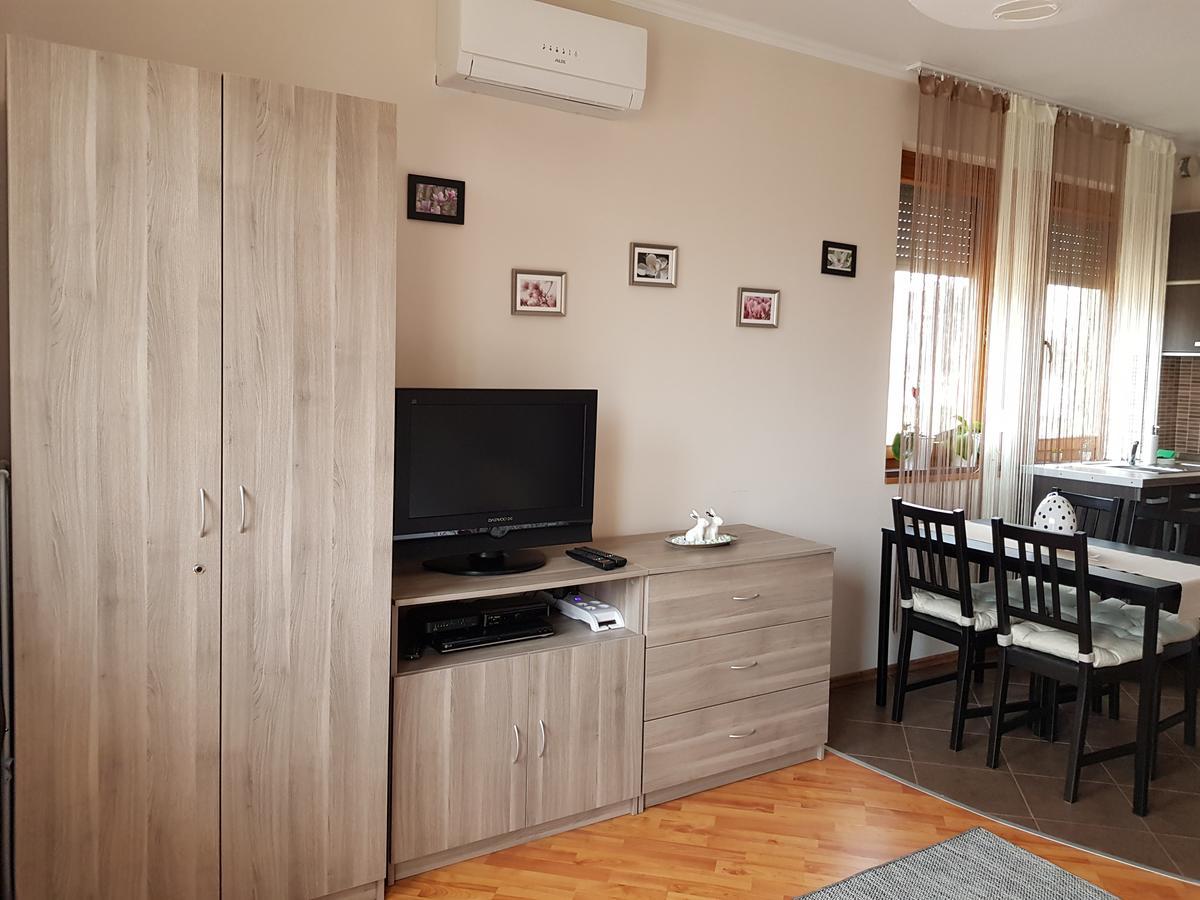 Magnolia Apartman Gyula Exterior photo